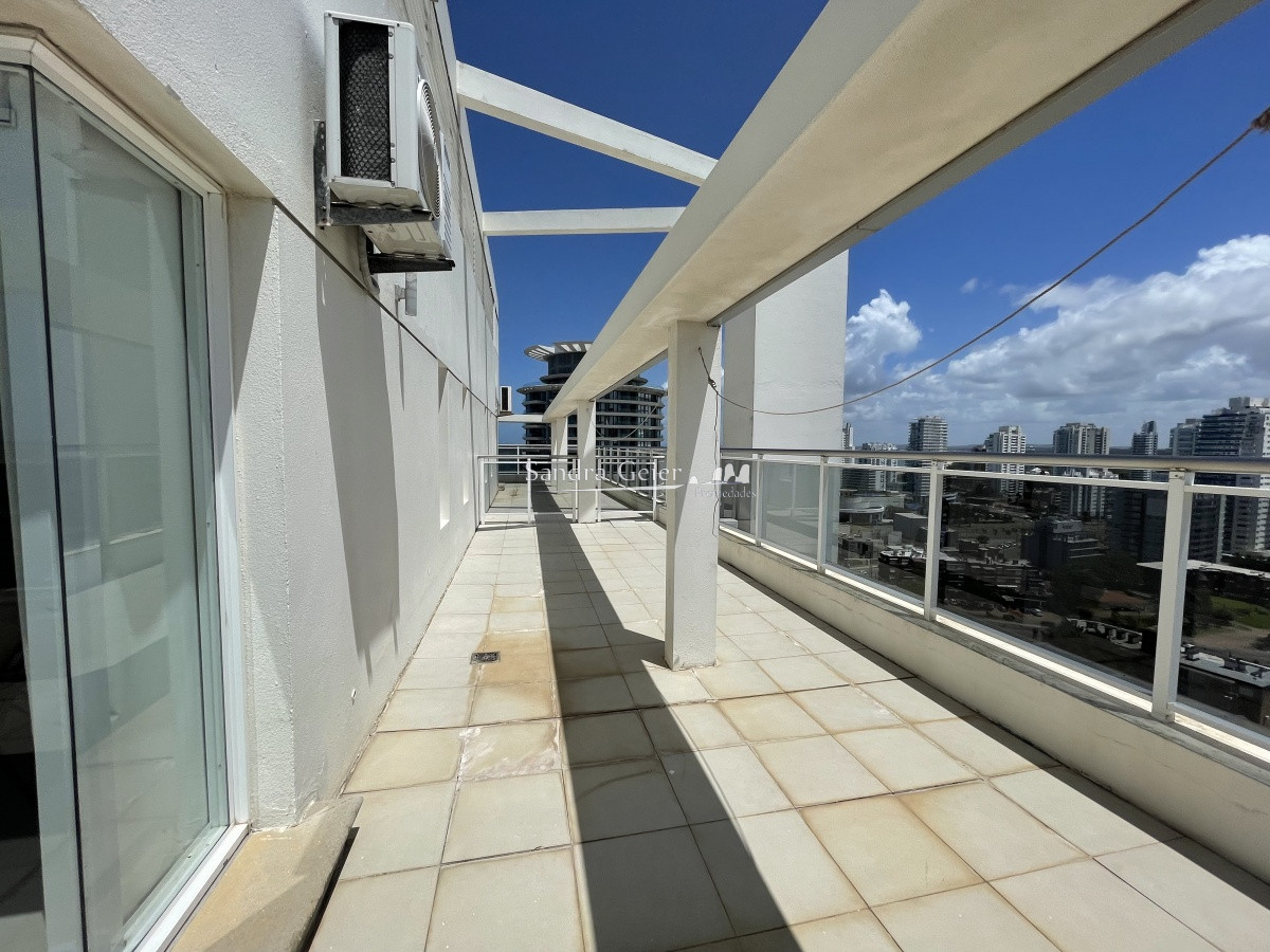 Apartamento ID.1136 - ALQUILER FIN DE AÑO HASTA EL 03 ENERO 3 DORMITORIOS PARRILLERO PROPIO