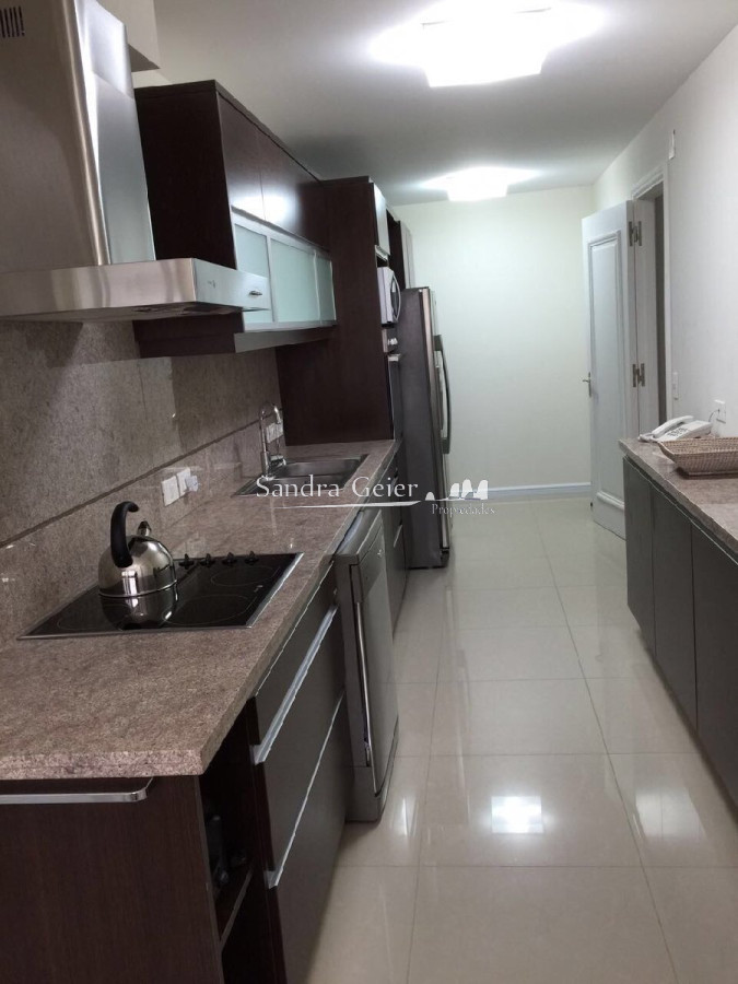 Apartamento ID.1926 - VENTA EN PUNTA DEL ESTE TORRE IMPERIALE , PLANTA ESPECIAL, COCHERA DOBLE,  192M2 