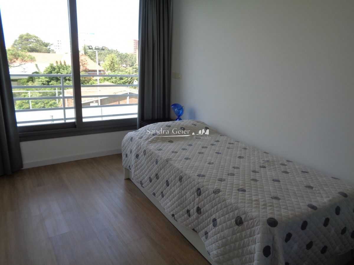 Apartamento ID.1765 - MANSA VENTA Y ALQUILER   3 DORMITORIOS 2 BAÑOS AIDY GRILL