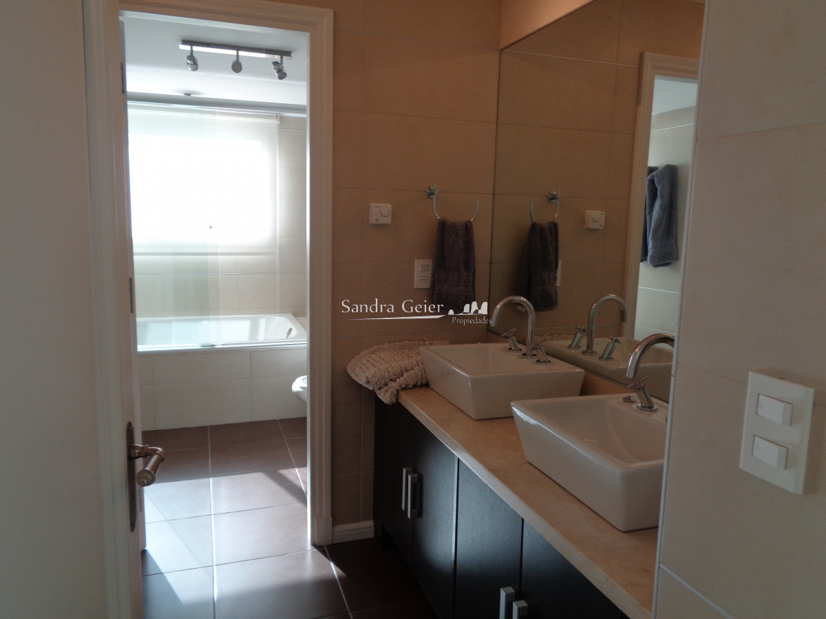 Apartamento ID.1364 - PENT HOUSE EN TORRE IMPERIAL DE PUNTA DEL ESTE VENTA 