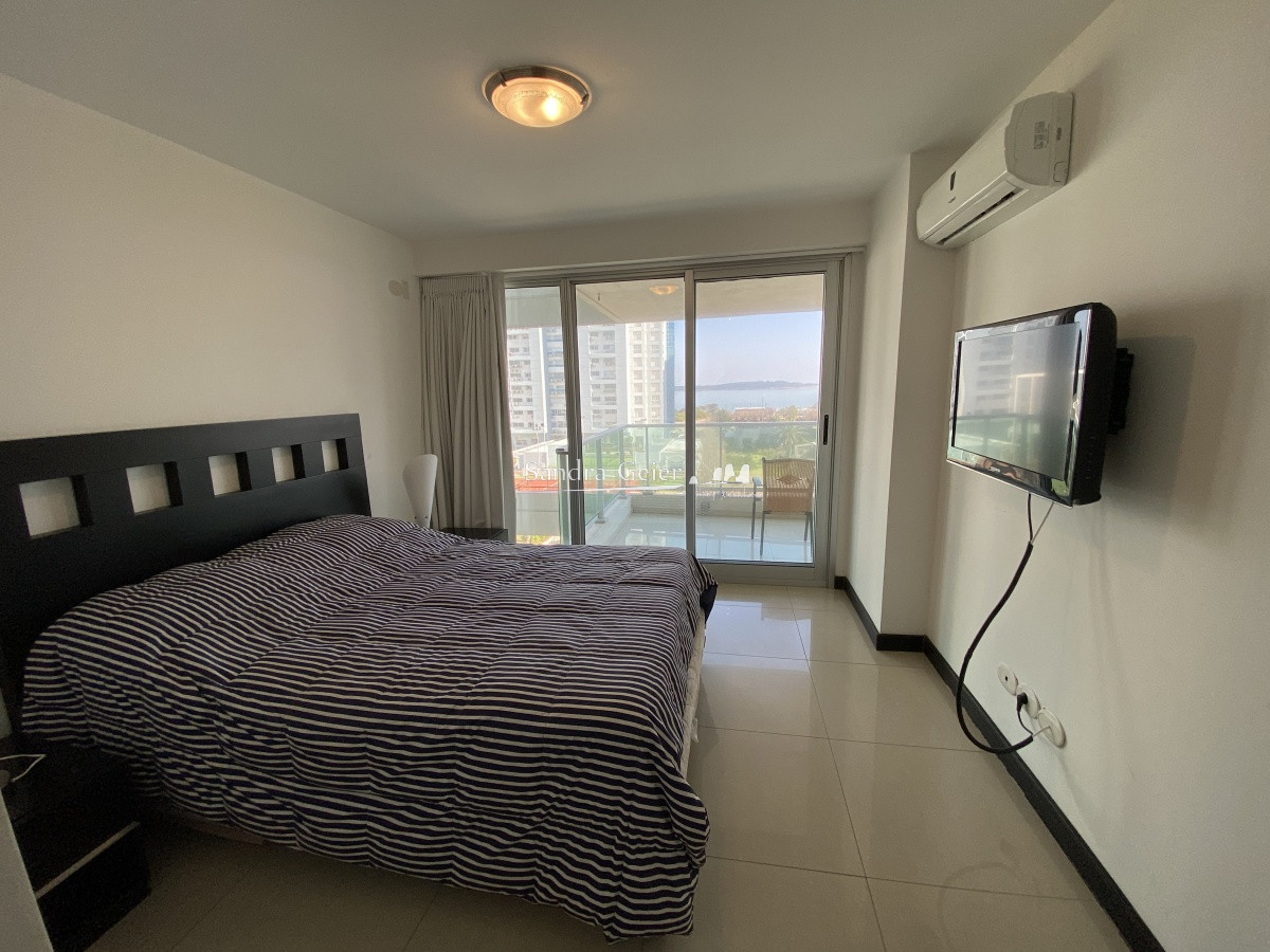 Apartamento ID.1593 - Venta, excepcional apartamento en Playa Mansa, 2 dormitorios, 2 baños, terraza al frente con buena vista, terraza trasera con parrillero