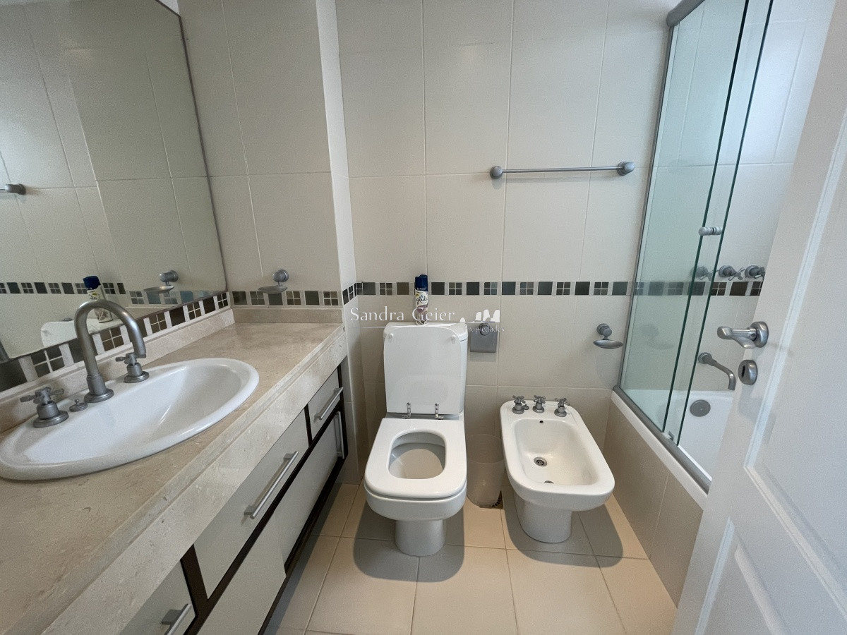 Apartamento ID.2335 - ART BOULEVARD 3 DORMITORIOS Y DEP. VENTA Y ALQUILER PUNTA DEL ESTE