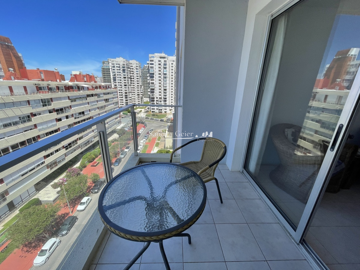 Apartamento ID.1641 - Apartamento en Venta,  Punta del Este, 2 dormitorios, múltiples servicios