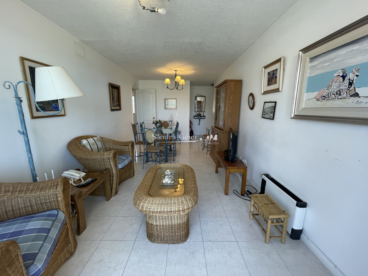 Apartamento ID.1641 - Apartamento en Venta,  Punta del Este, 2 dormitorios, múltiples servicios