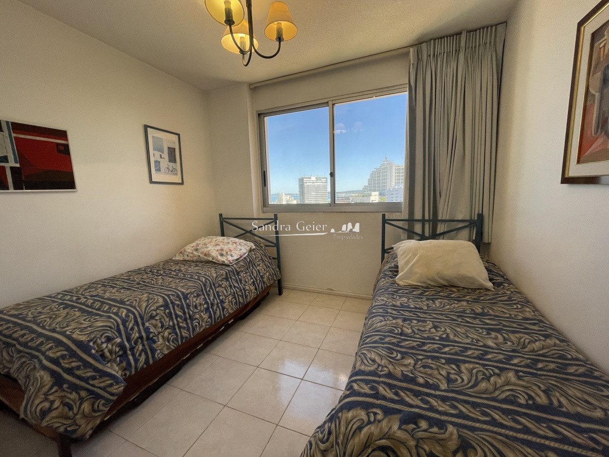 Apartamento ID.1641 - Apartamento en Venta,  Punta del Este, 2 dormitorios, múltiples servicios