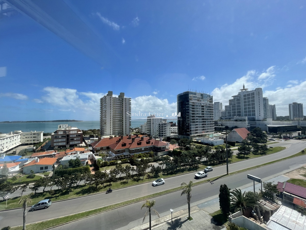Apartamento ID.2335 - ART BOULEVARD 3 DORMITORIOS Y DEP. VENTA Y ALQUILER PUNTA DEL ESTE