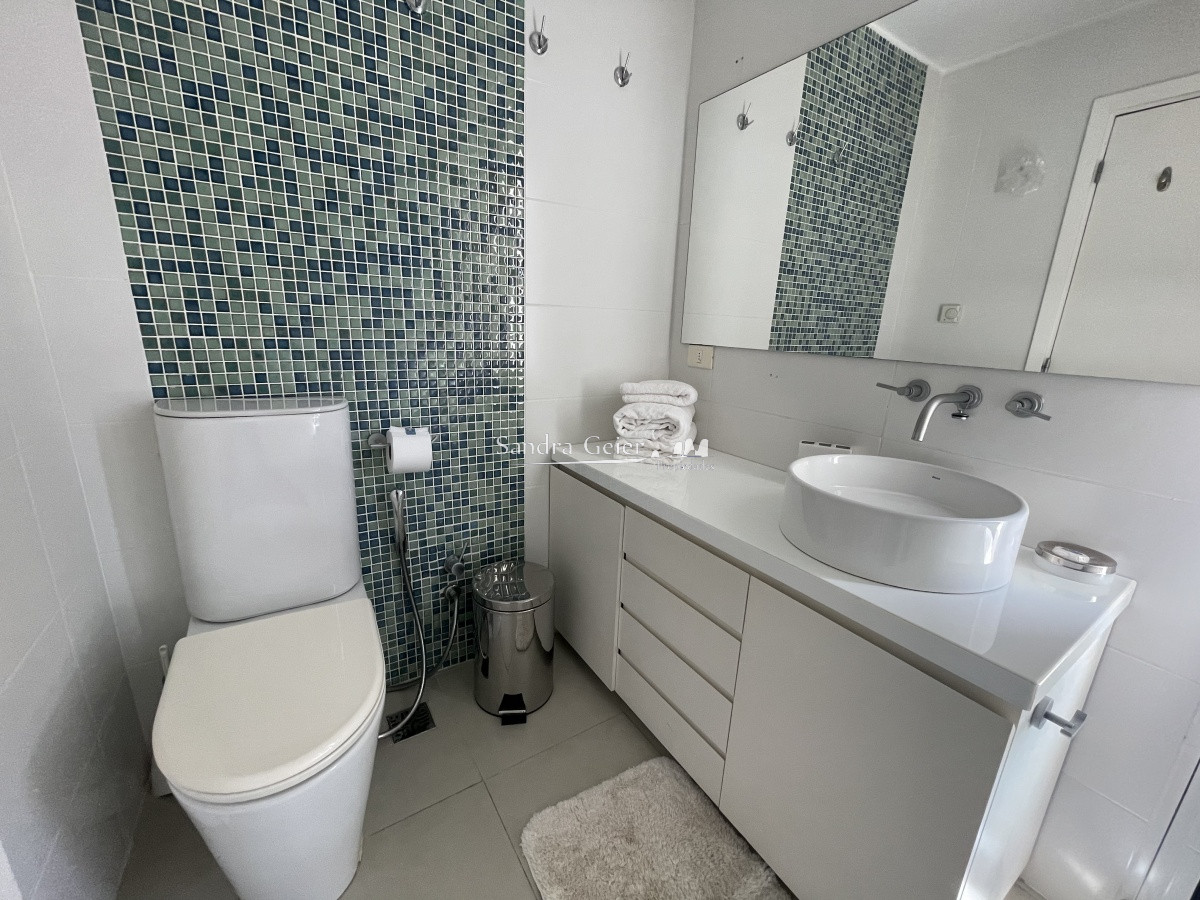 Apartamento ID.1136 - ALQUILER FIN DE AÑO HASTA EL 03 ENERO 3 DORMITORIOS PARRILLERO PROPIO