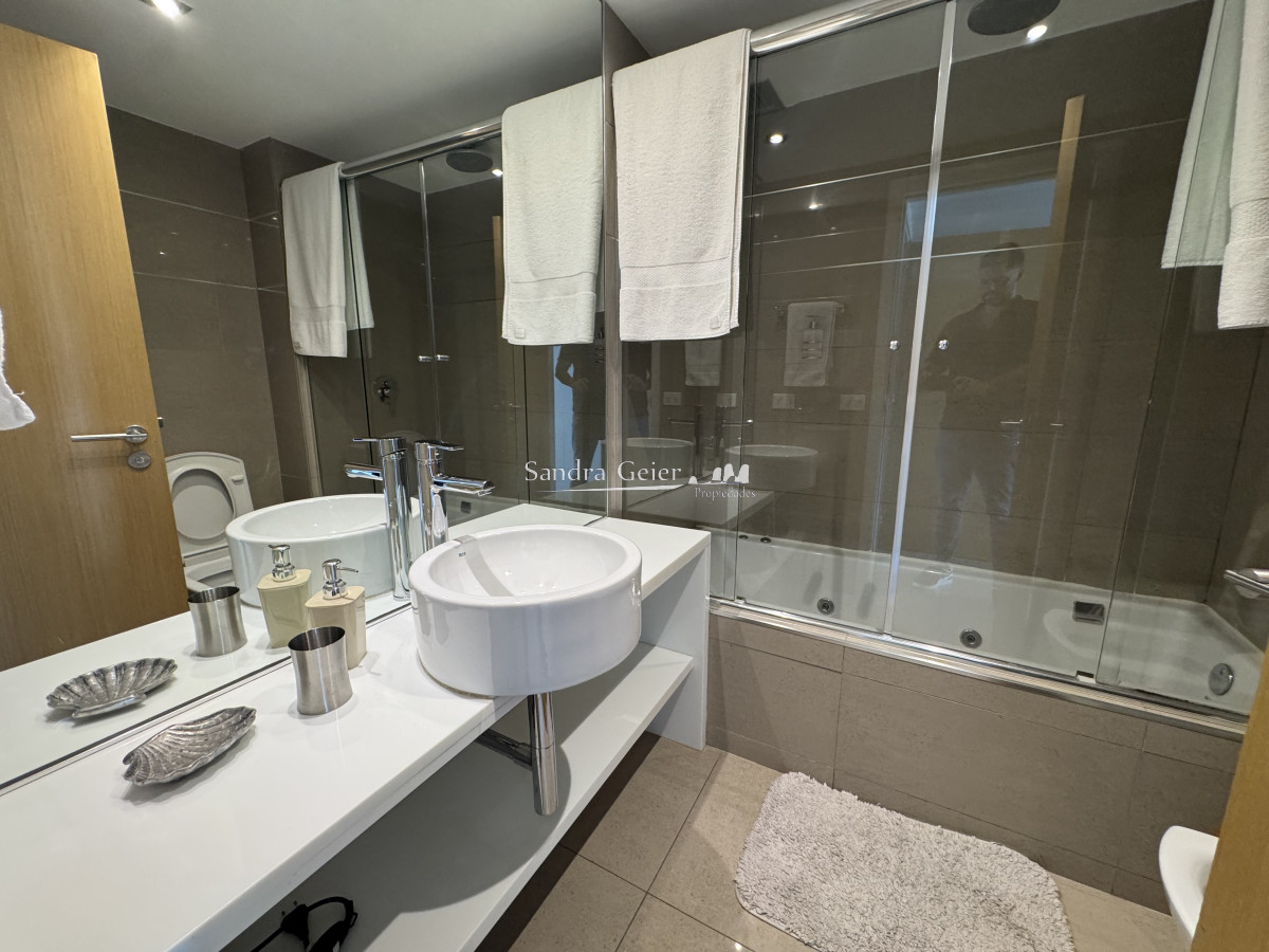 Apartamento ID.1734 - VENTA: A PASOS DE ENJOY TORRE DE CATEGORIA 2 DORMITORIOS MANSA