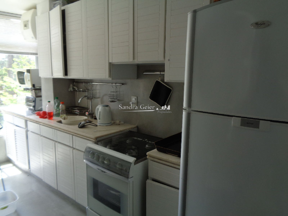 Apartamento ID.1955 - Excelente ubicacion en Punta del Este, 2 dormitorios, 2 baños