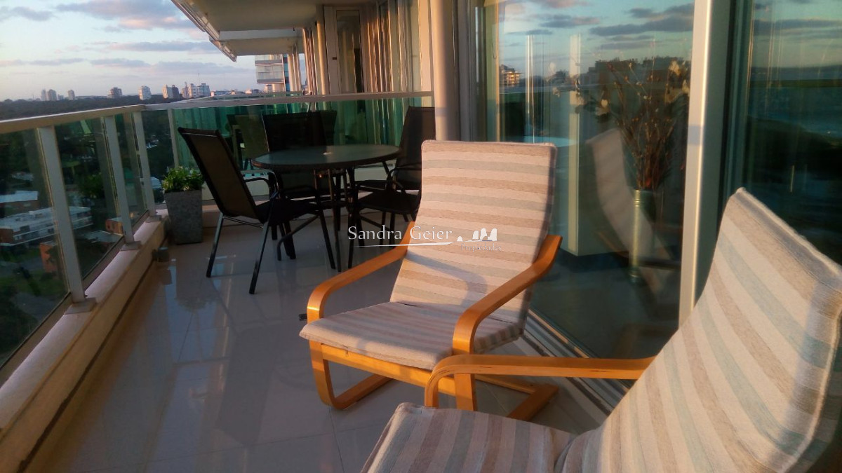 Apartamento ID.1951 - Apartamento en Venta, Playa Mansa, Punta del Este. Espectacular estado