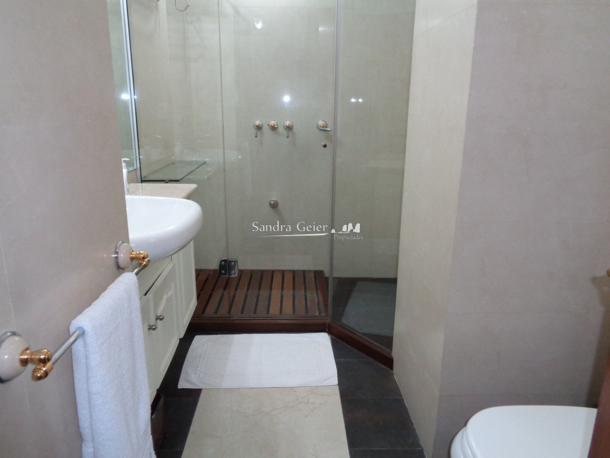 Apartamento ID.1426 - HERMOSO PENT-HOUSE A 200 METROS DE PLAYA BRAVA 3 DORMITORIOS 3 BAÑOS 