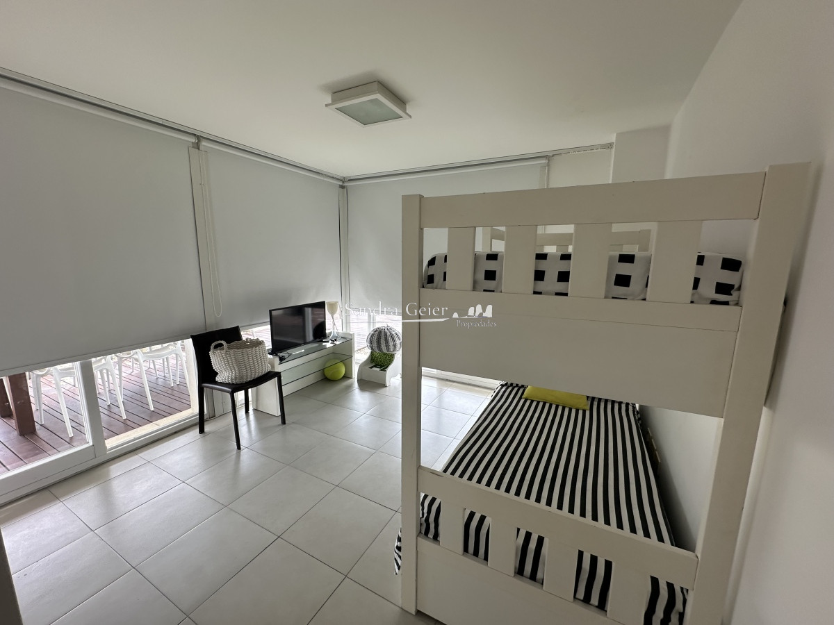 Apartamento ID.1136 - ALQUILER FIN DE AÑO HASTA EL 03 ENERO 3 DORMITORIOS PARRILLERO PROPIO