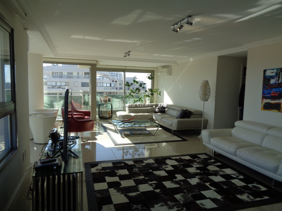 Apartamento ID.1364 - PENT HOUSE EN TORRE IMPERIAL DE PUNTA DEL ESTE VENTA 