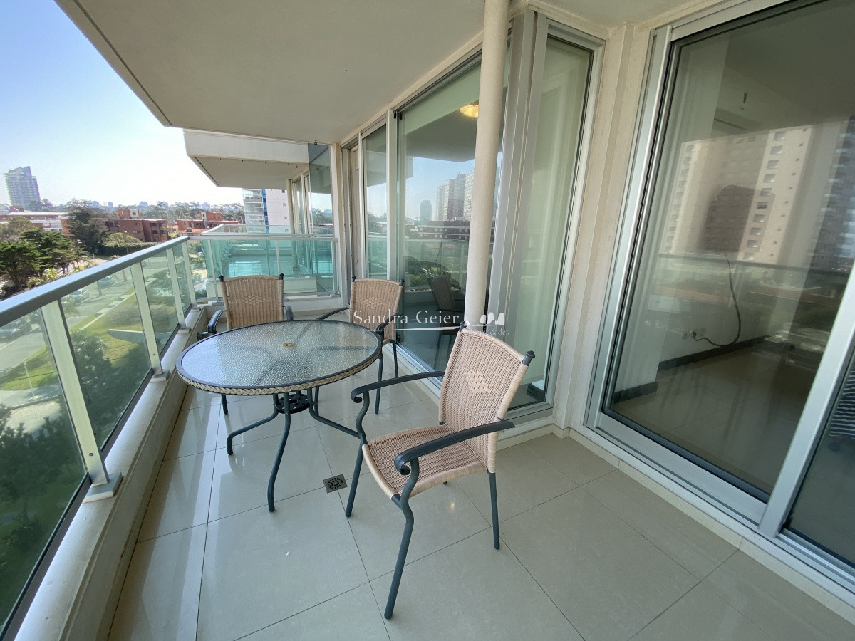 Apartamento ID.1593 - Venta, excepcional apartamento en Playa Mansa, 2 dormitorios, 2 baños, terraza al frente con buena vista, terraza trasera con parrillero