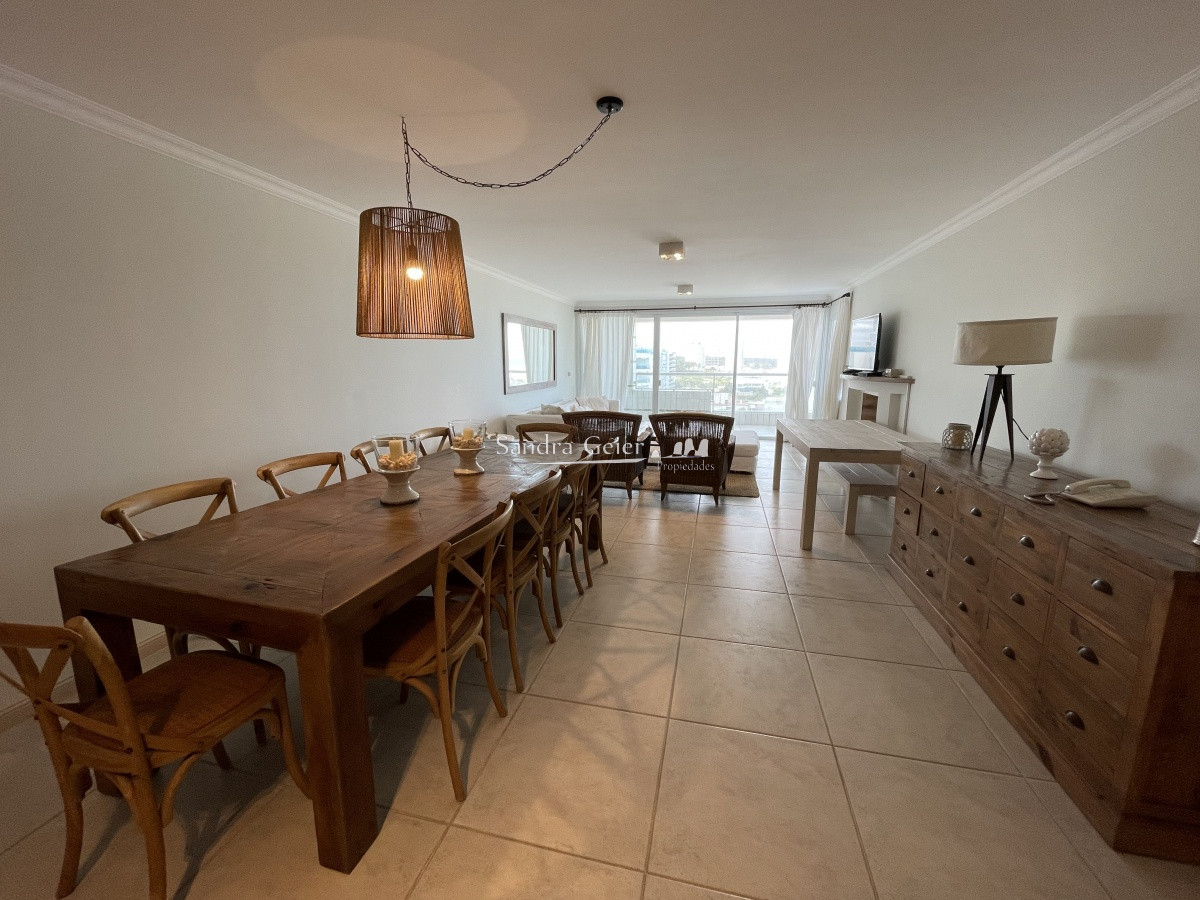 Apartamento ID.1366 - HERMOSO PEN HOUSE EN ALQUILER CON  VISTA A LA PLAYA BRAVA PARA 6 PERSONAS PUNTA DEL ESTE 