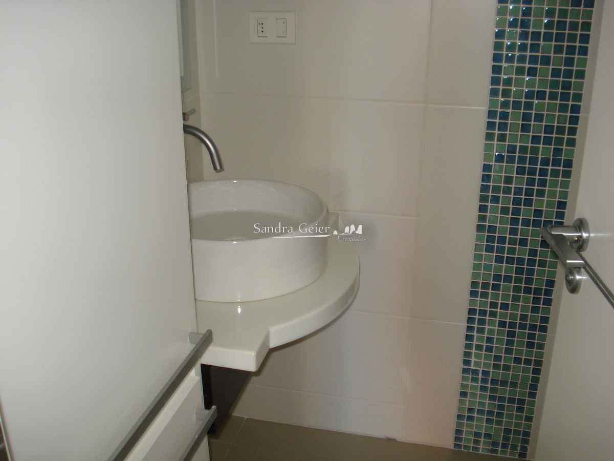 Apartamento ID.1485 - APTO EN VENTA, PUNTA DEL ESTE,  PARRILLERO PROPIO, EXCELENTE UBICACION, MULTIPLES SERVICIOS