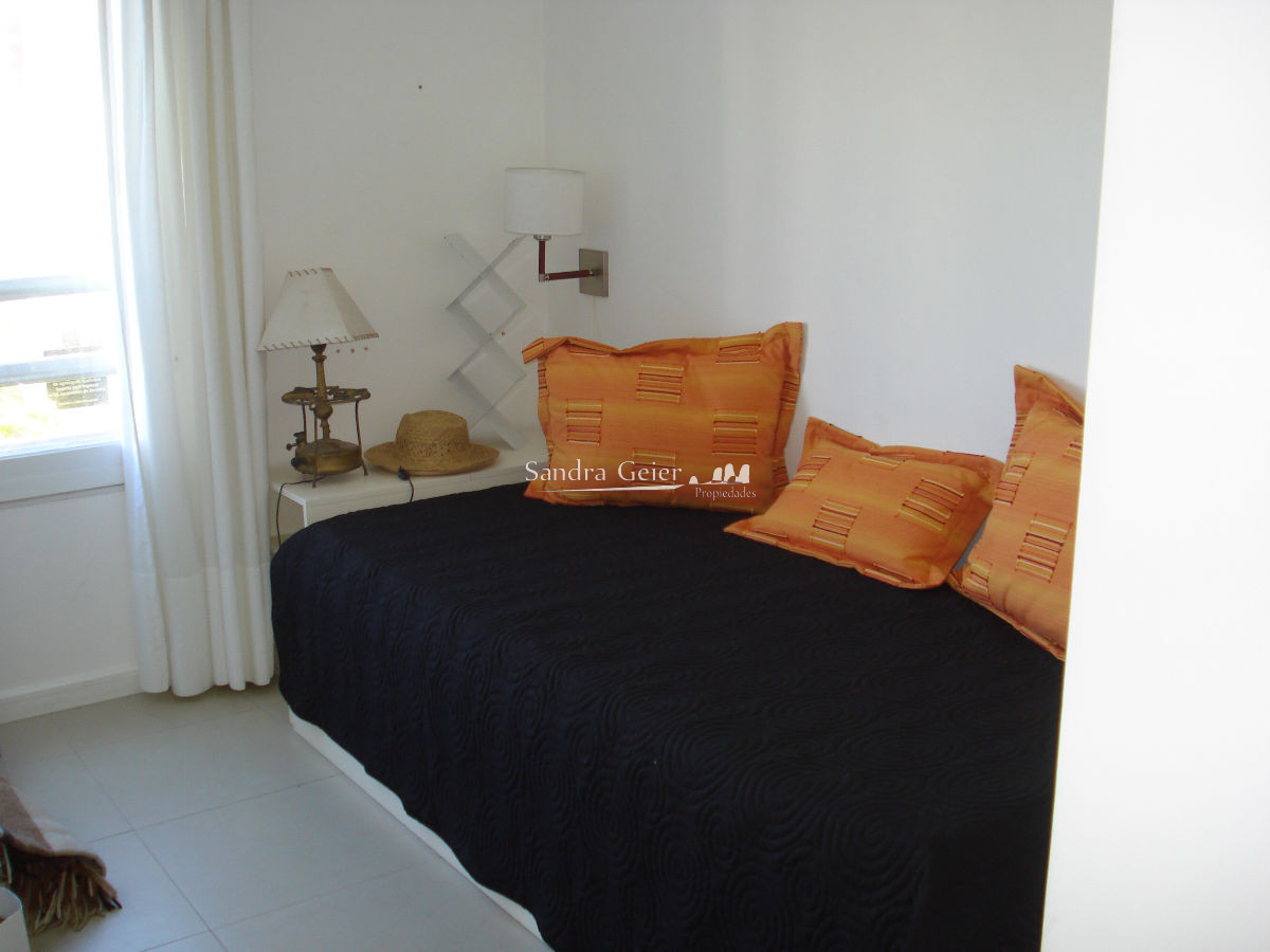 Apartamento ID.1485 - APTO EN VENTA, PUNTA DEL ESTE,  PARRILLERO PROPIO, EXCELENTE UBICACION, MULTIPLES SERVICIOS