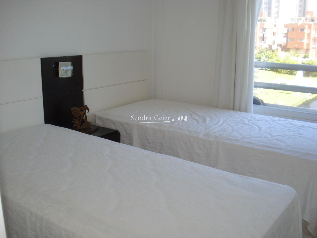 Apartamento ID.1485 - APTO EN VENTA, PUNTA DEL ESTE,  PARRILLERO PROPIO, EXCELENTE UBICACION, MULTIPLES SERVICIOS