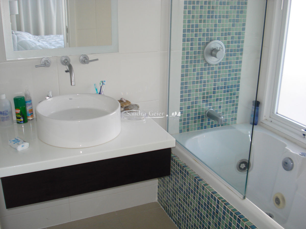 Apartamento ID.1485 - APTO EN VENTA, PUNTA DEL ESTE,  PARRILLERO PROPIO, EXCELENTE UBICACION, MULTIPLES SERVICIOS