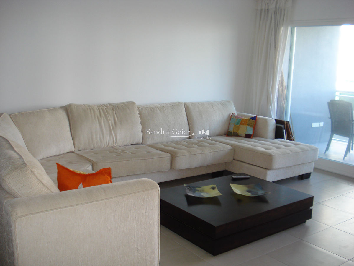Apartamento ID.1485 - APTO EN VENTA, PUNTA DEL ESTE,  PARRILLERO PROPIO, EXCELENTE UBICACION, MULTIPLES SERVICIOS