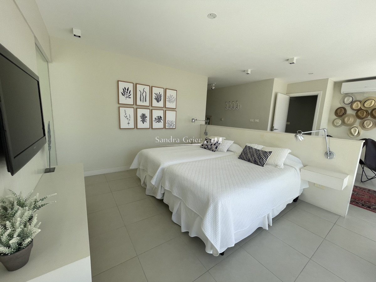 Apartamento ID.1136 - ALQUILER FIN DE AÑO HASTA EL 03 ENERO 3 DORMITORIOS PARRILLERO PROPIO