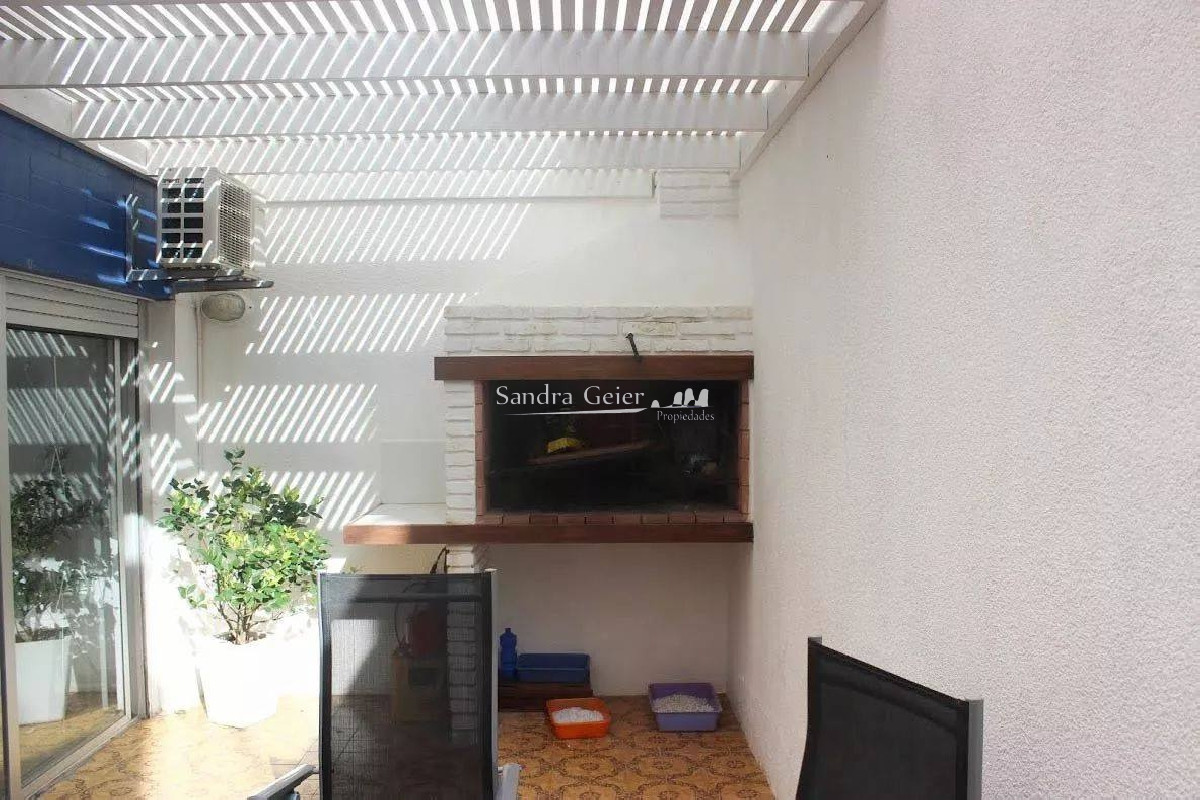 Apartamento ID.1328 - A PASITOS DE TODO, 3 DORMITORIOS, MAS DEPENDENCIA, 2 TERRAZAS UNA CON PARRILLERO VENTA PUNTA DEL ESTE