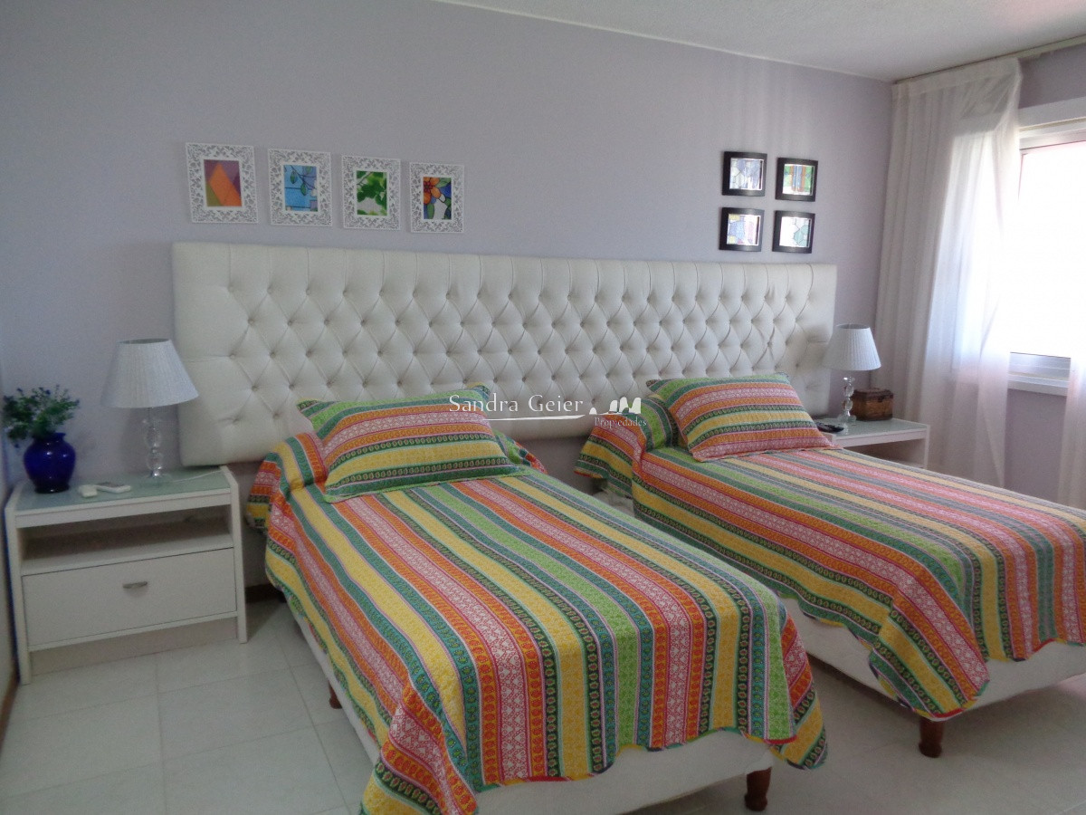 Apartamento ID.1426 - HERMOSO PENT-HOUSE A 200 METROS DE PLAYA BRAVA 3 DORMITORIOS 3 BAÑOS 