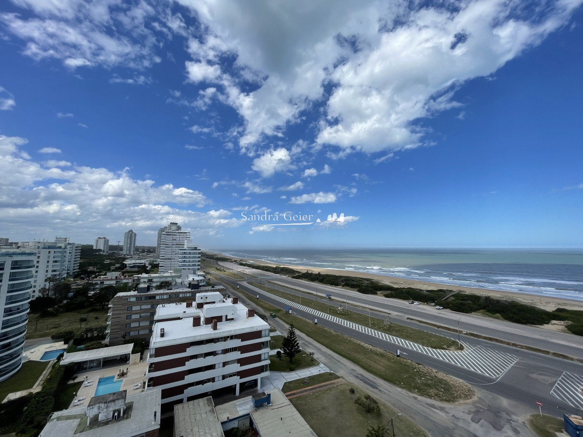 Apartamento ID.1366 - HERMOSO PEN HOUSE EN ALQUILER CON  VISTA A LA PLAYA BRAVA PARA 6 PERSONAS PUNTA DEL ESTE 