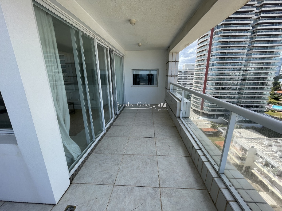 Apartamento ID.1366 - HERMOSO PEN HOUSE EN ALQUILER CON  VISTA A LA PLAYA BRAVA PARA 6 PERSONAS PUNTA DEL ESTE 