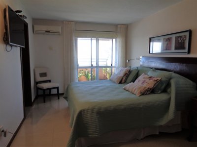 Apartamento ID.1426 - HERMOSO PENT-HOUSE A 200 METROS DE PLAYA BRAVA 3 DORMITORIOS 3 BAÑOS 