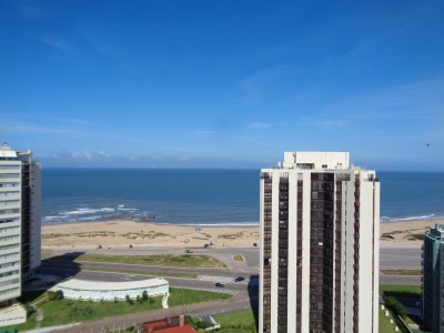 Apartamento ID.1426 - HERMOSO PENT-HOUSE A 200 METROS DE PLAYA BRAVA 3 DORMITORIOS 3 BAÑOS 