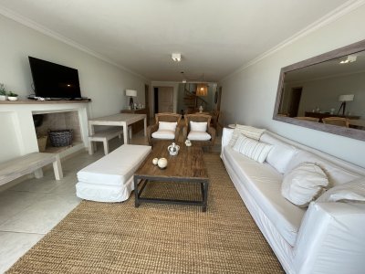 Apartamento ID.1366 - HERMOSO PEN HOUSE EN ALQUILER CON  VISTA A LA PLAYA BRAVA PARA 6 PERSONAS PUNTA DEL ESTE 