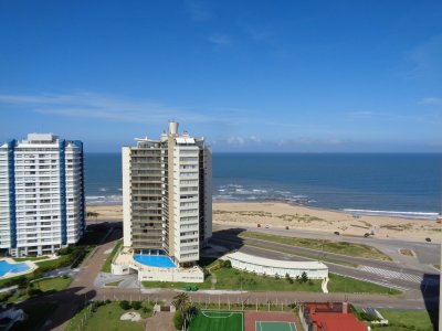 Apartamento ID.1426 - HERMOSO PENT-HOUSE A 200 METROS DE PLAYA BRAVA 3 DORMITORIOS 3 BAÑOS 