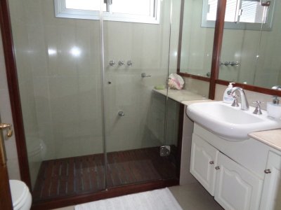 Apartamento ID.1426 - HERMOSO PENT-HOUSE A 200 METROS DE PLAYA BRAVA 3 DORMITORIOS 3 BAÑOS 