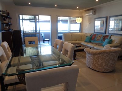 Apartamento ID.1426 - HERMOSO PENT-HOUSE A 200 METROS DE PLAYA BRAVA 3 DORMITORIOS 3 BAÑOS 