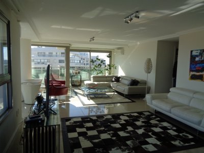 Apartamento ID.1364 - PENT HOUSE EN TORRE IMPERIAL DE PUNTA DEL ESTE VENTA 