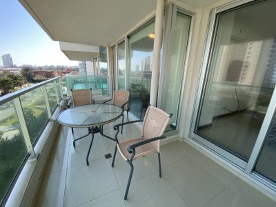 Apartamento ID.1593 - Venta, excepcional apartamento en Playa Mansa, 2 dormitorios, 2 baños, terraza al frente con buena vista, terraza trasera con parrillero