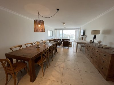 Apartamento ID.1366 - HERMOSO PEN HOUSE EN ALQUILER CON  VISTA A LA PLAYA BRAVA PARA 6 PERSONAS PUNTA DEL ESTE 