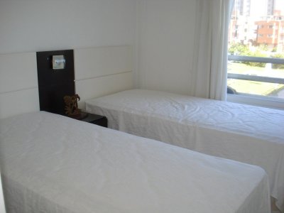Apartamento ID.1485 - APTO EN VENTA, PUNTA DEL ESTE,  PARRILLERO PROPIO, EXCELENTE UBICACION, MULTIPLES SERVICIOS