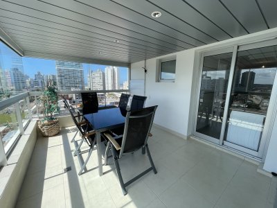 Apartamento ID.2335 - ART BOULEVARD 3 DORMITORIOS Y DEP. VENTA Y ALQUILER PUNTA DEL ESTE