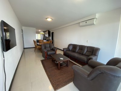 Apartamento ID.1593 - Venta, excepcional apartamento en Playa Mansa, 2 dormitorios, 2 baños, terraza al frente con buena vista, terraza trasera con parrillero