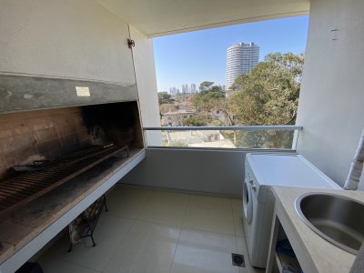 Apartamento ID.1593 - Venta, excepcional apartamento en Playa Mansa, 2 dormitorios, 2 baños, terraza al frente con buena vista, terraza trasera con parrillero
