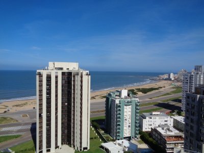 Apartamento ID.1426 - HERMOSO PENT-HOUSE A 200 METROS DE PLAYA BRAVA 3 DORMITORIOS 3 BAÑOS 