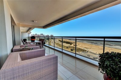Apartamento ID.1154 - VENTA APARTAMENTO PREMIUN, PUNTA DEL ESTE 4 DORMITORIOS