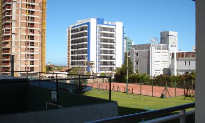 APTO EN VENTA, PUNTA DEL ESTE,  PARRILLERO PROPIO, EXCELENTE UBICACION, MULTIPLES SERVICIOS