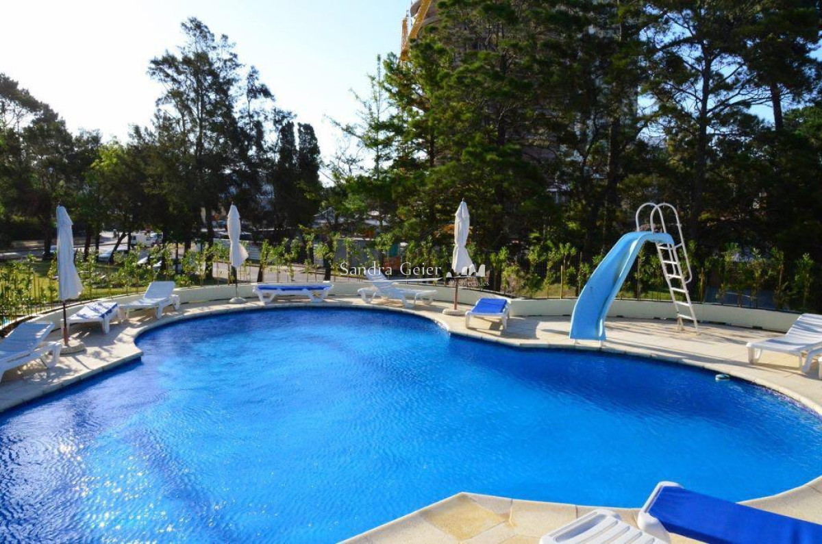 Apartamento ID.1955 - Excelente ubicacion en Punta del Este, 2 dormitorios, 2 baños
