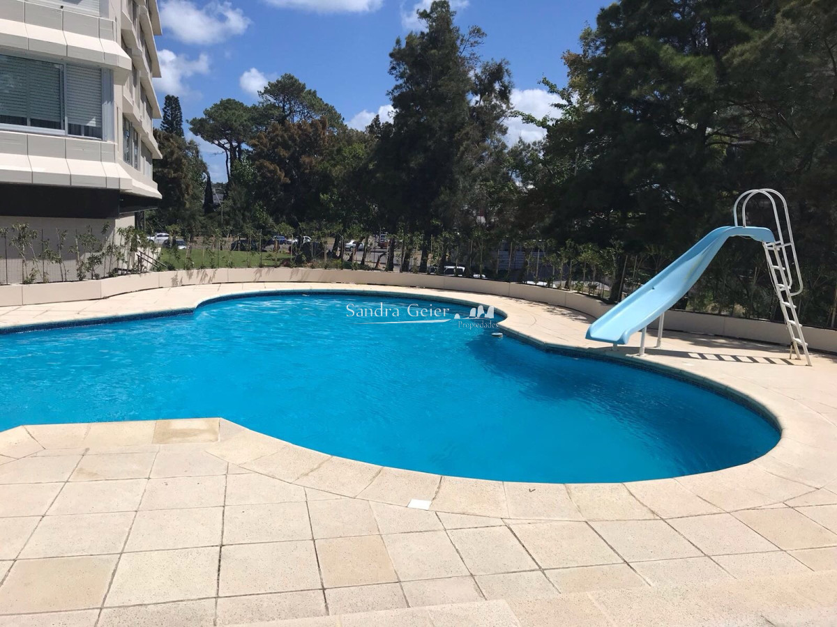 Apartamento ID.1955 - Excelente ubicacion en Punta del Este, 2 dormitorios, 2 baños