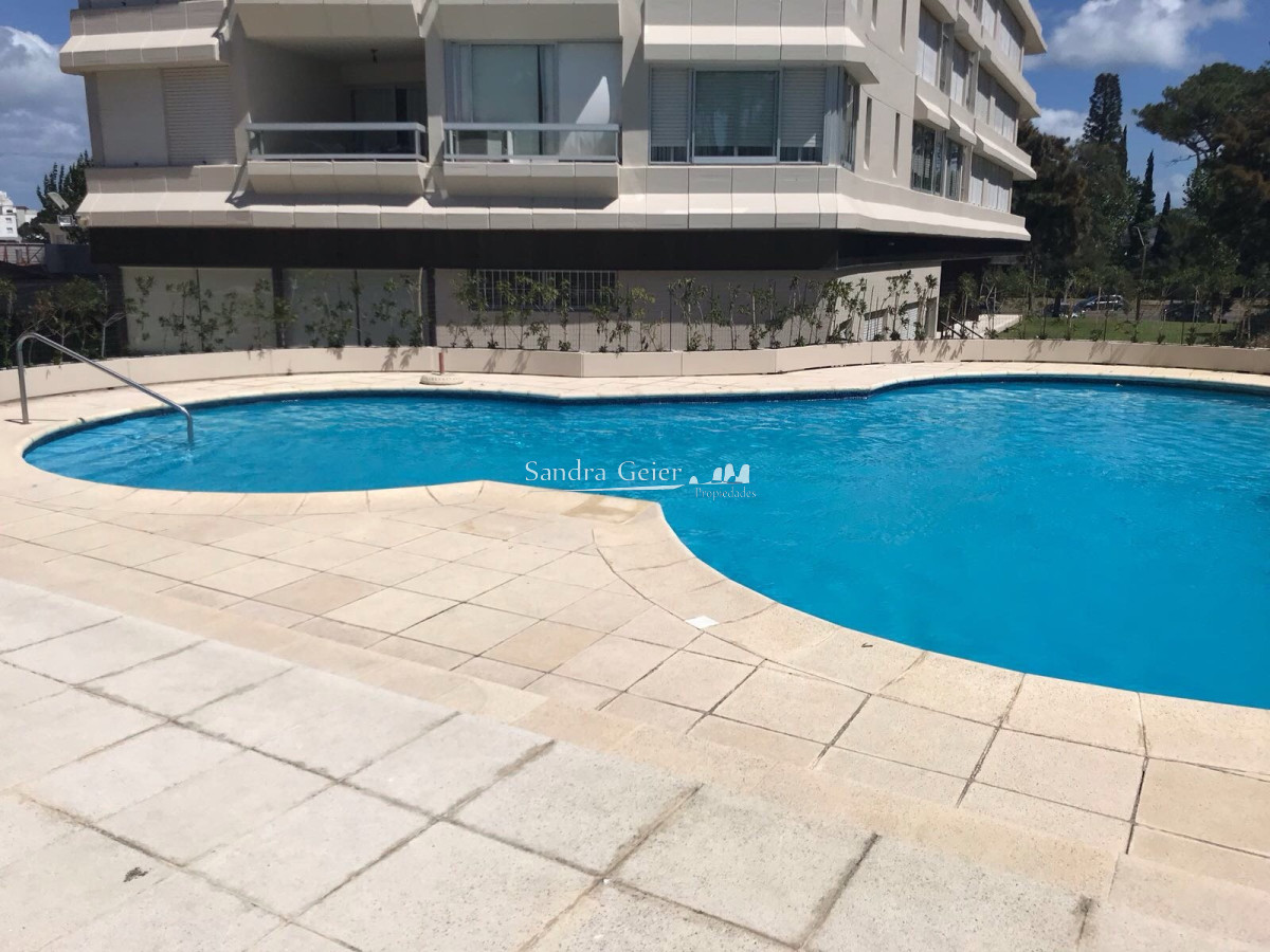 Apartamento ID.1955 - Excelente ubicacion en Punta del Este, 2 dormitorios, 2 baños