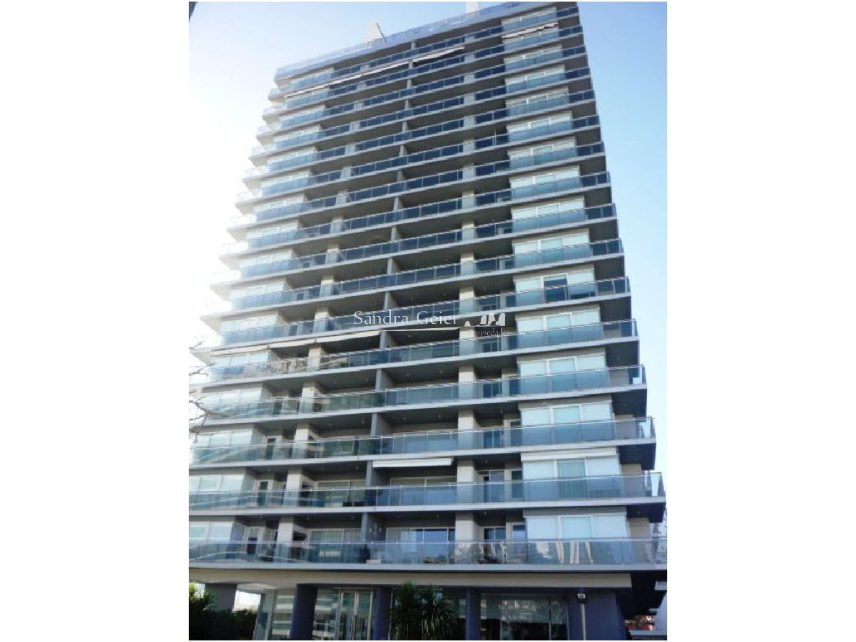 Apartamento ID.1485 - APTO EN VENTA, PUNTA DEL ESTE,  PARRILLERO PROPIO, EXCELENTE UBICACION, MULTIPLES SERVICIOS