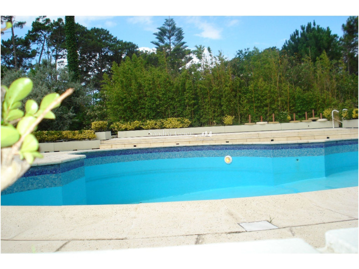 Apartamento ID.1955 - Excelente ubicacion en Punta del Este, 2 dormitorios, 2 baños